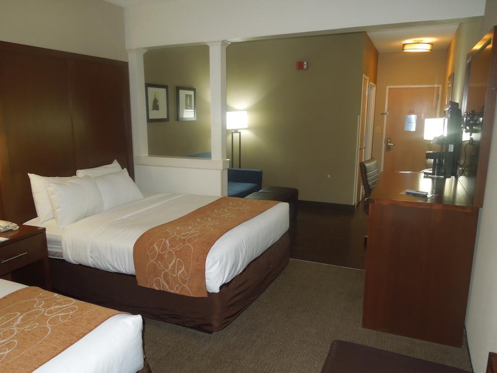 Quality Suites Waldorf Extérieur photo