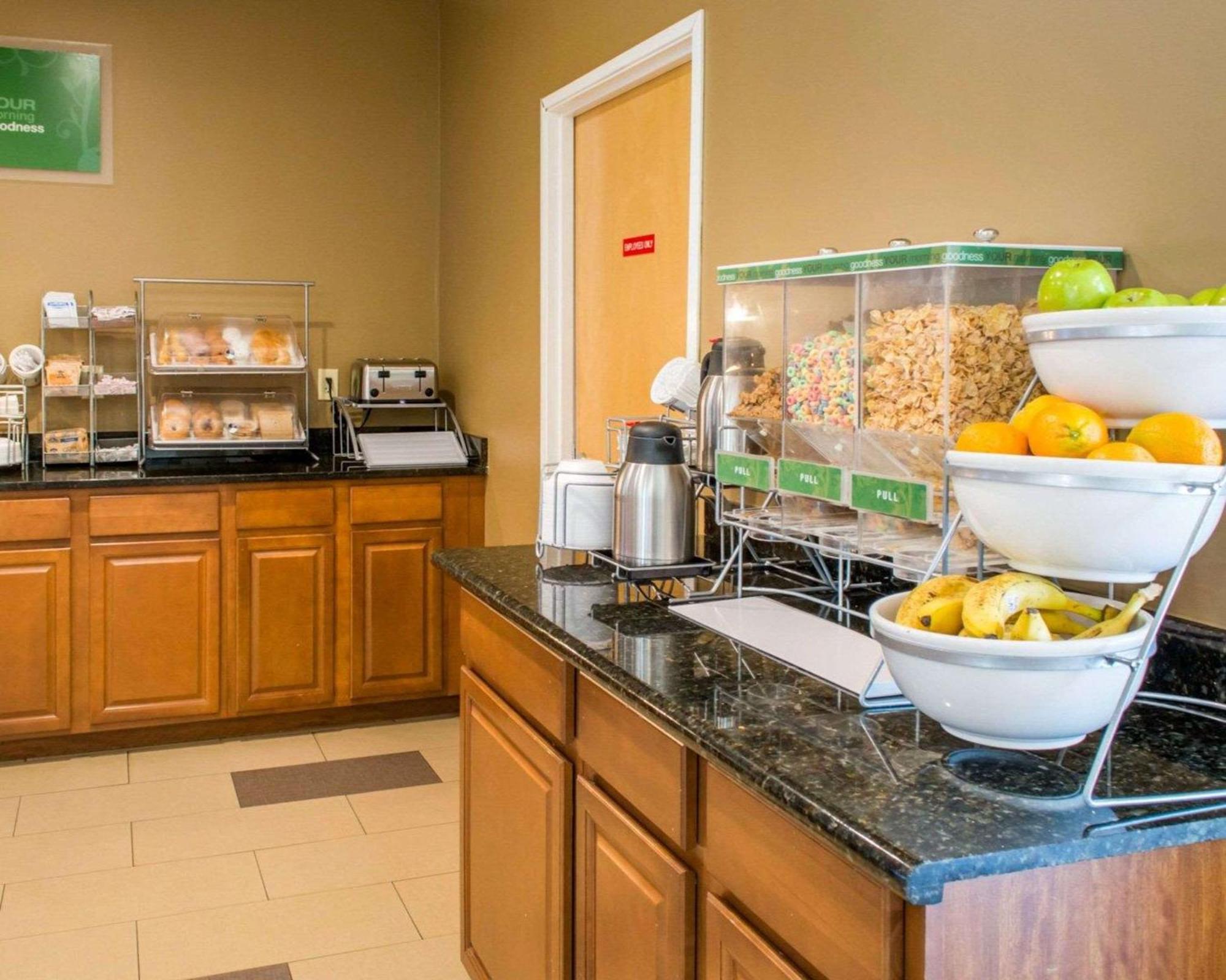 Quality Suites Waldorf Extérieur photo